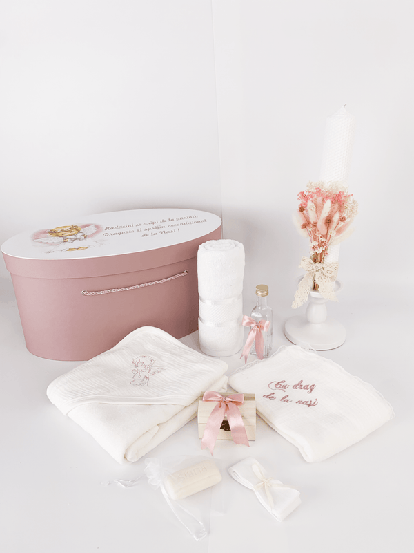 Trusou personalizat botez cu cufar, muselina si lumanare ceara naturala - Vivienne - Botez bebelusi