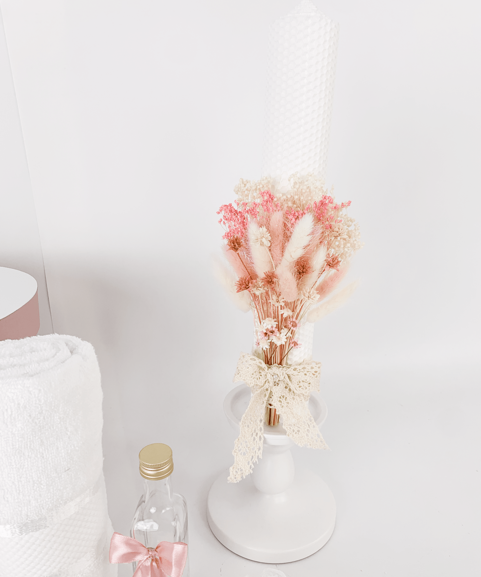 Trusou personalizat botez cu cufar, muselina si lumanare ceara naturala - Vivienne - Botez bebelusi