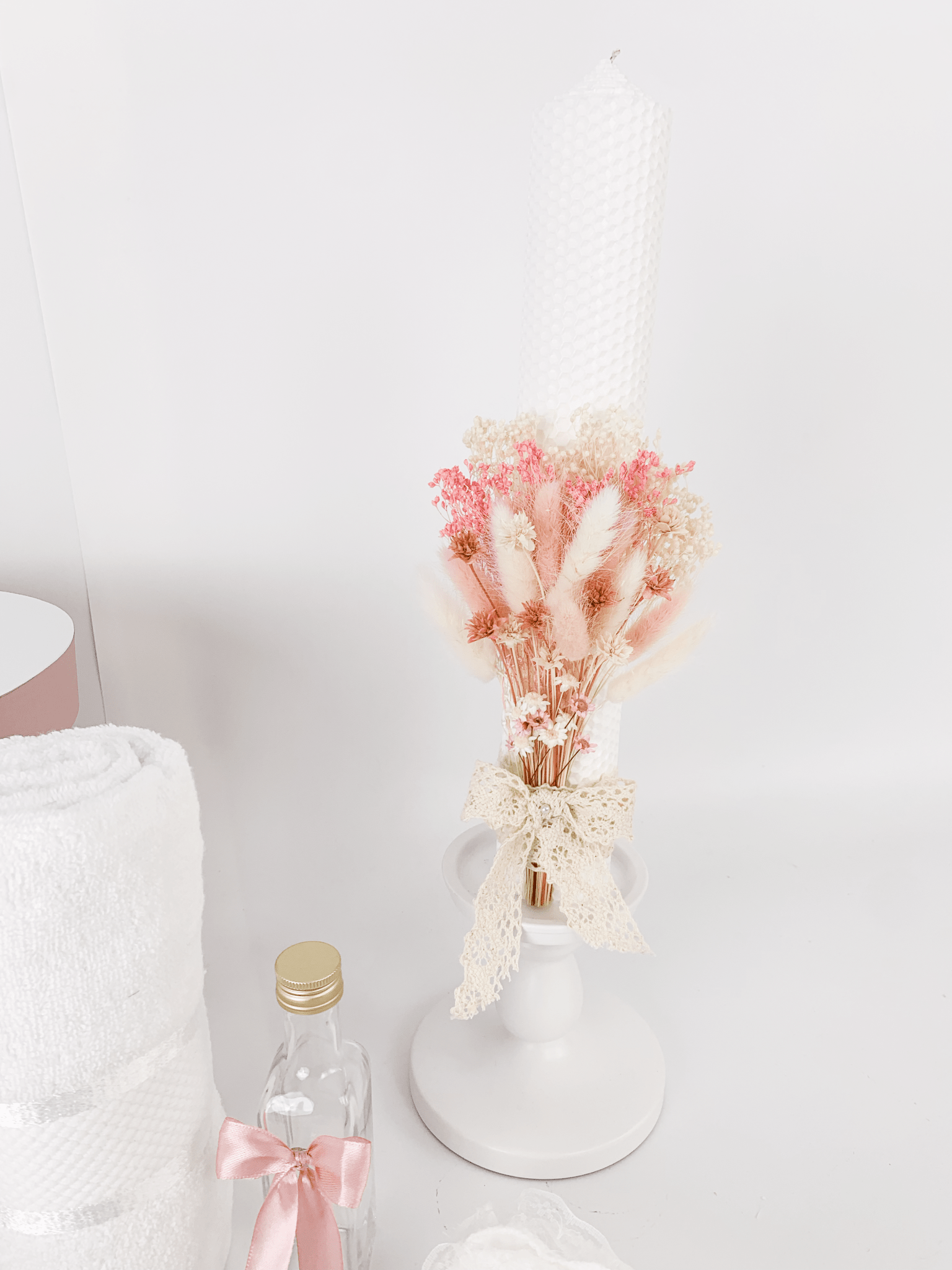 Trusou personalizat botez cu cufar, muselina si lumanare ceara naturala - Vivienne - Botez bebelusi