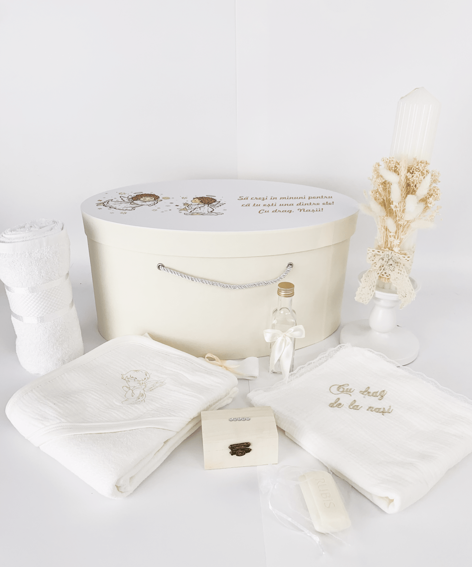 Trusou personalizat botez cu cufar, muselina si lumanare hand made - Alesia - Botez bebelusi
