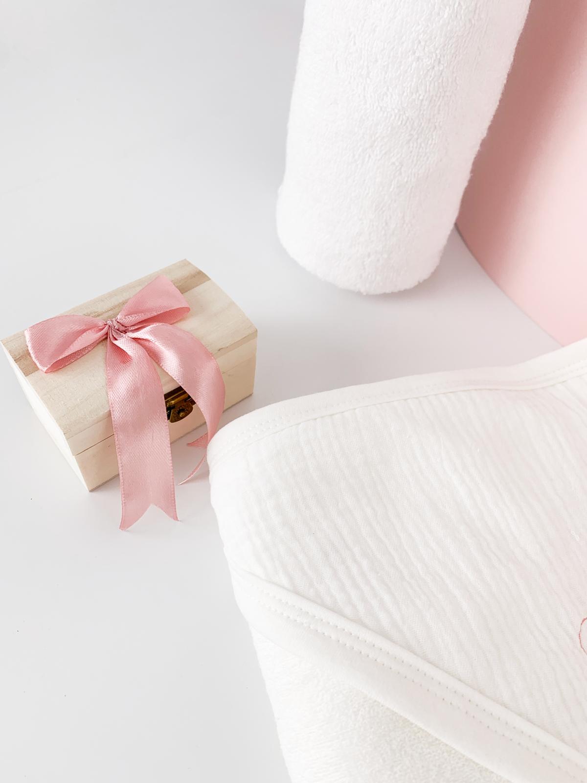 Trusou personalizat botez cu cufar, muselina si lumanare hand made - Talia - Botez bebelusi