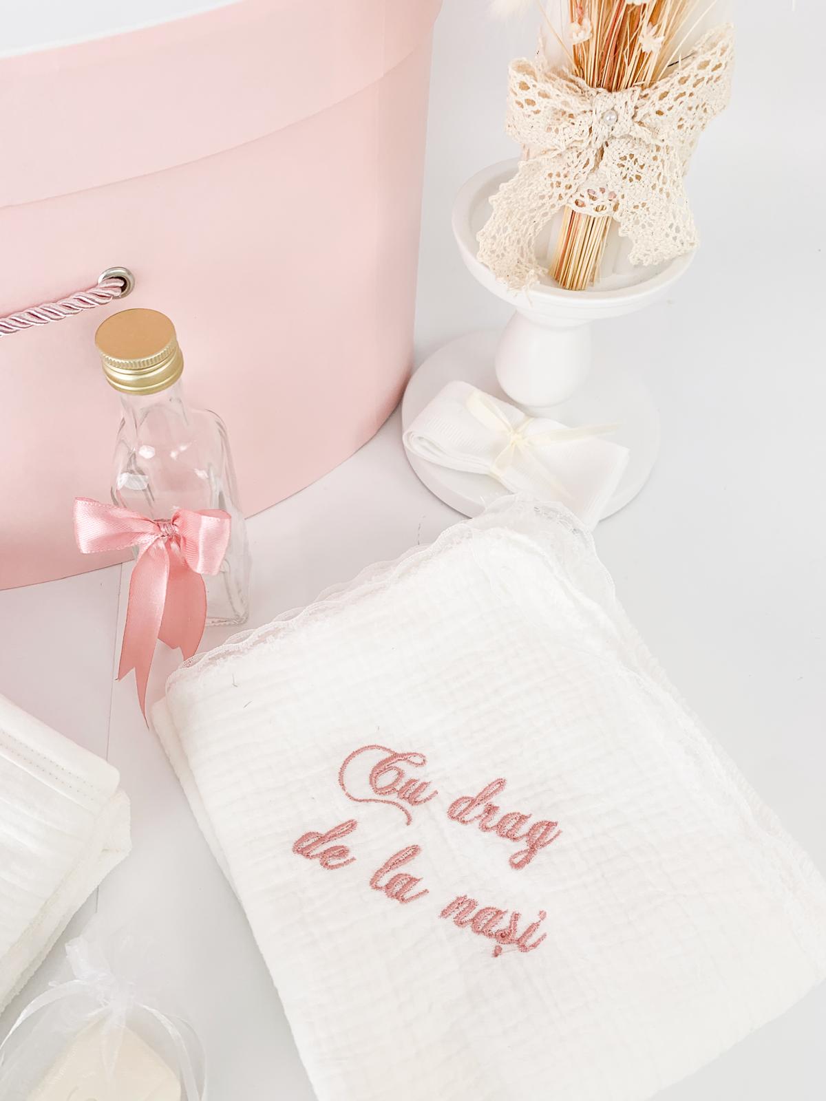 Trusou personalizat botez cu cufar, muselina si lumanare hand made - Talia - Botez bebelusi