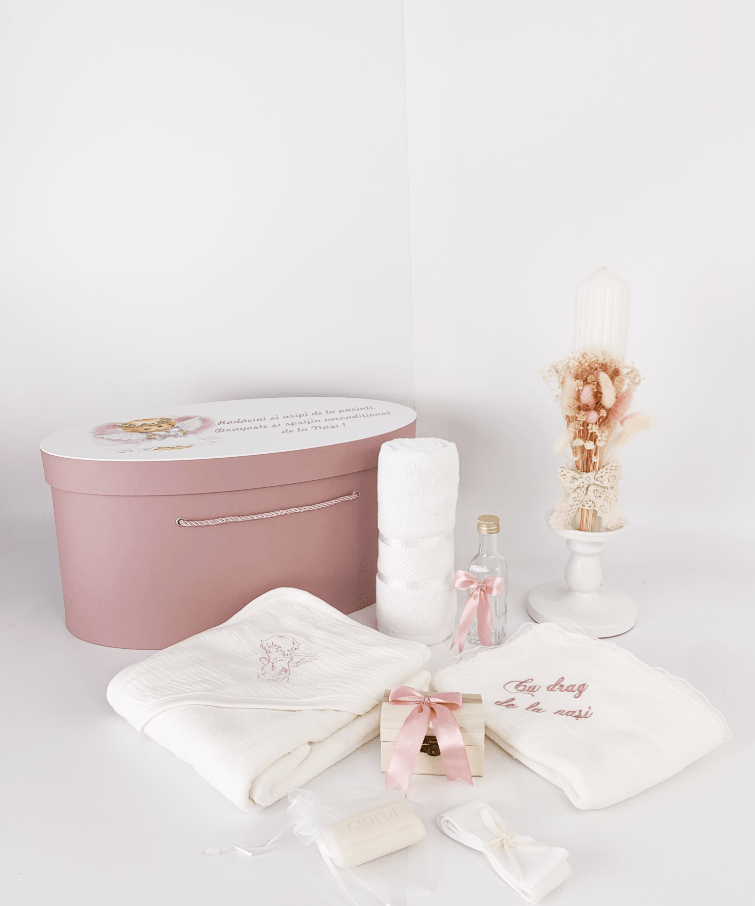 Trusou personalizat botez cu cufar, muselina si lumanare hand made - Vivienne - Botez bebelusi