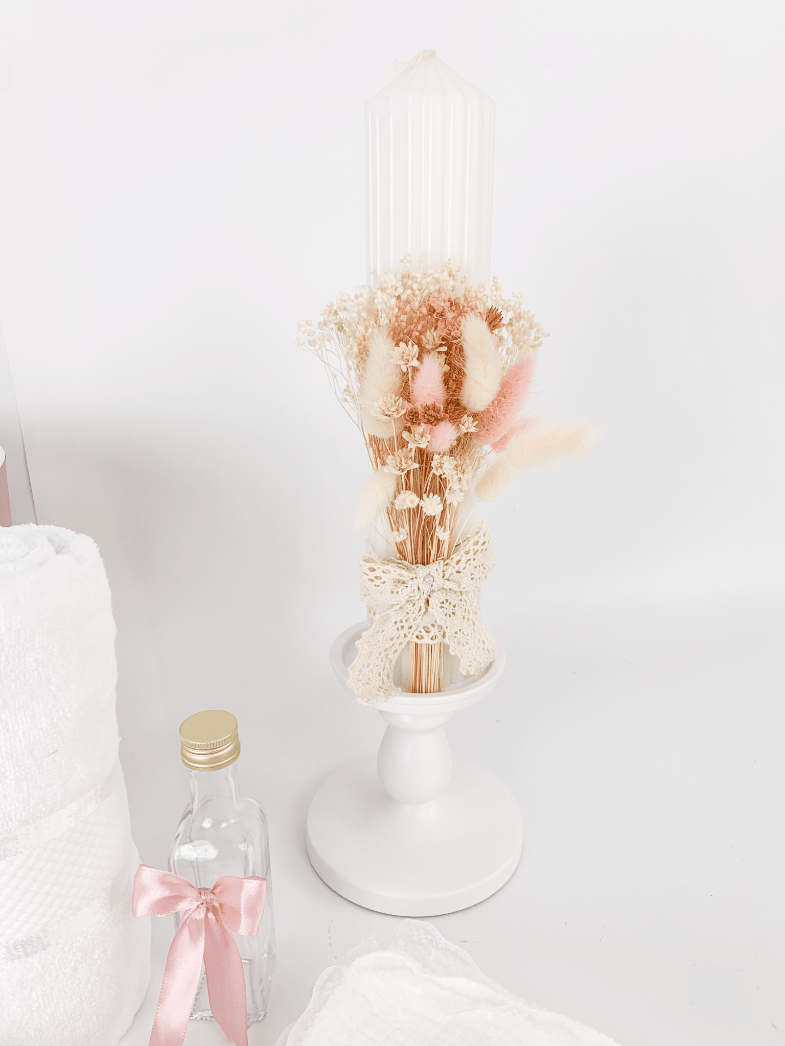 Trusou personalizat botez cu cufar, muselina si lumanare hand made - Vivienne - Botez bebelusi